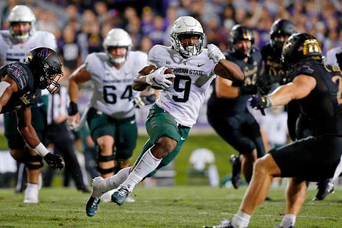 Kenneth Walker III Michigan State vs Northwestern 2021 USATSI_16682842